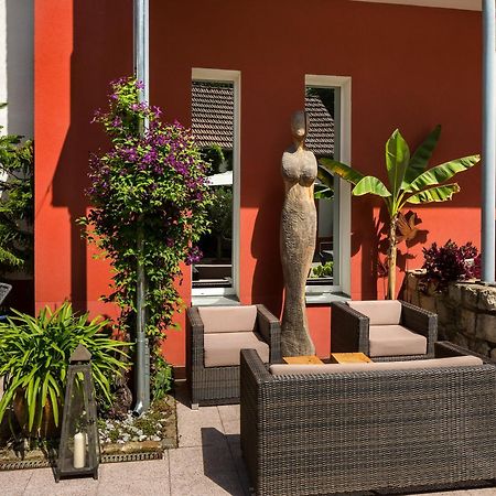 Wirtshaus & Hotel Goldener Greif Edelsfeld Bagian luar foto