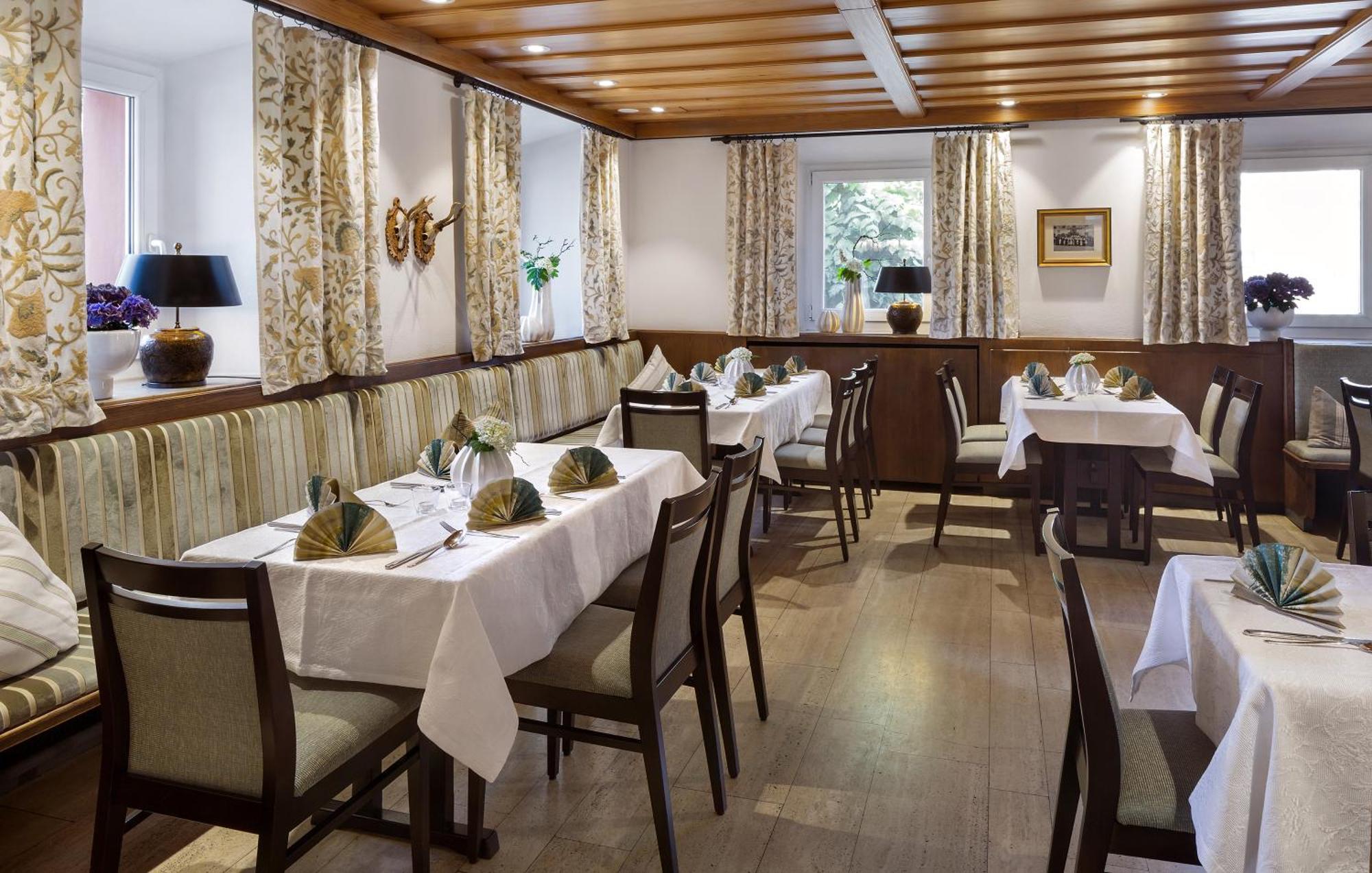 Wirtshaus & Hotel Goldener Greif Edelsfeld Bagian luar foto