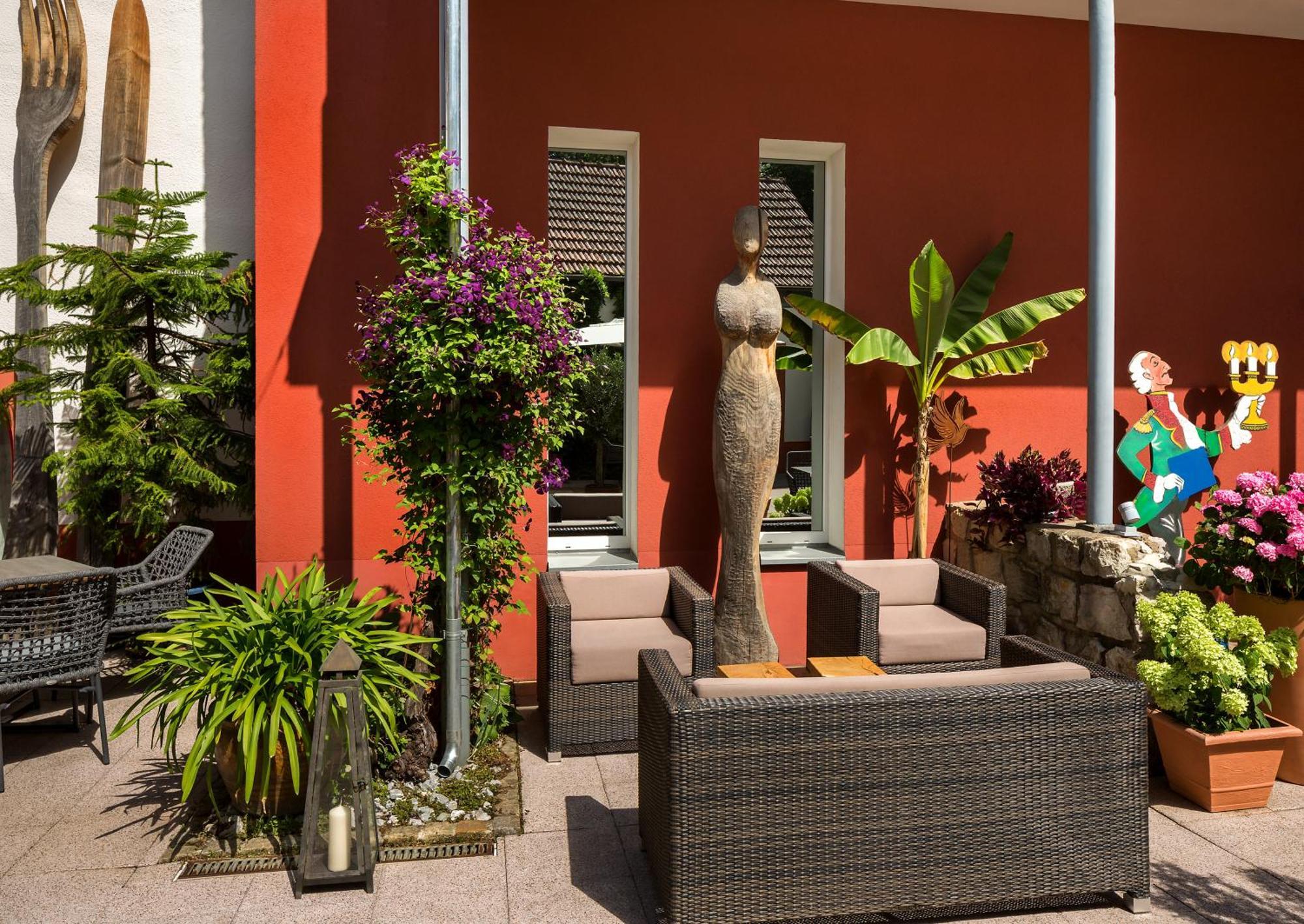 Wirtshaus & Hotel Goldener Greif Edelsfeld Bagian luar foto