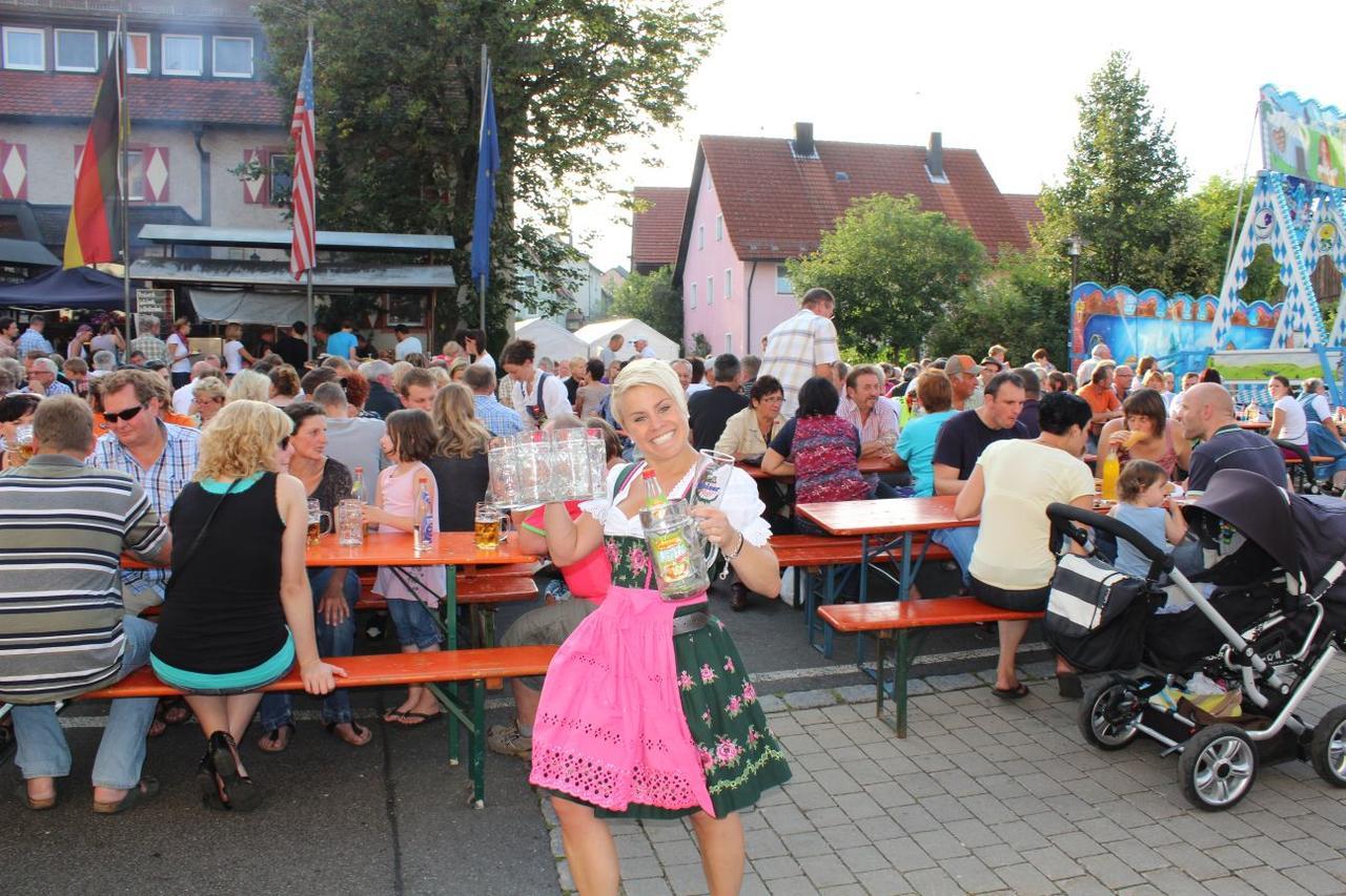 Wirtshaus & Hotel Goldener Greif Edelsfeld Bagian luar foto