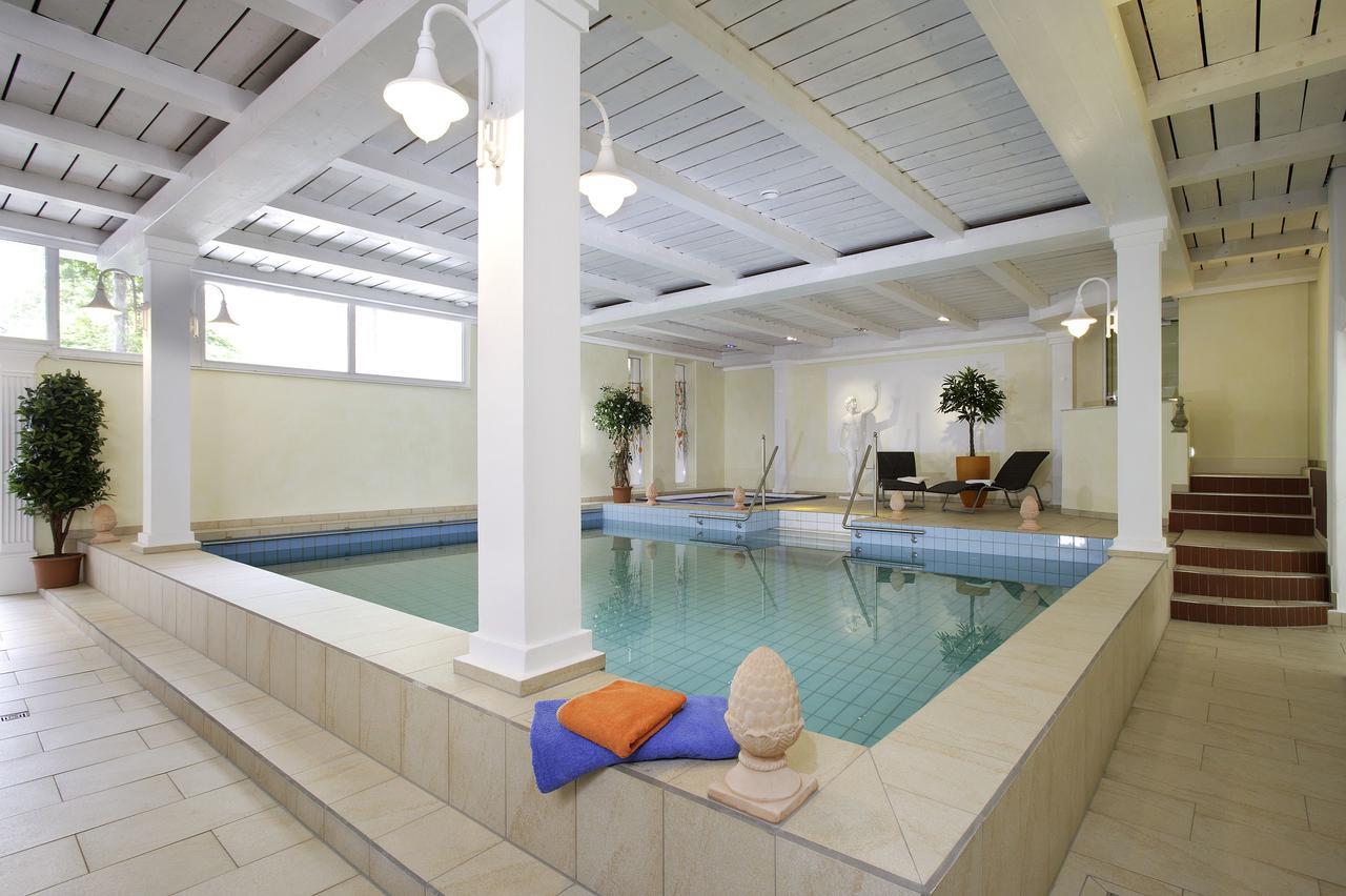 Wirtshaus & Hotel Goldener Greif Edelsfeld Bagian luar foto